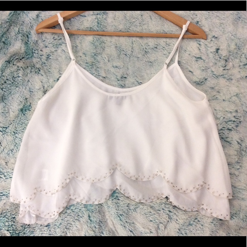 Super cute scallop crop top, great item.
